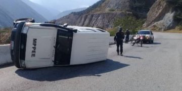 Siete lesionados al volcar un rústico en la Variante