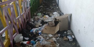 En abandono, desuso y convertida en basurero pasarela Virgen del Carmen en Valera