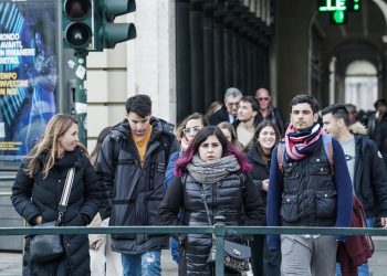 Italia pone fin desde hoy a las mascarillas en exteriores y abre discotecas