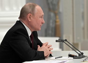 Putin comunica a Macron y Scholz intención de reconocer Donetsk y Lugansk