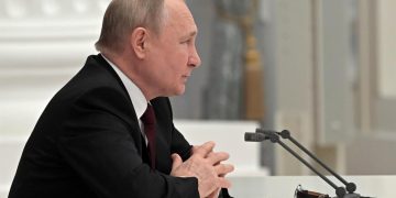 Putin comunica a Macron y Scholz intención de reconocer Donetsk y Lugansk
