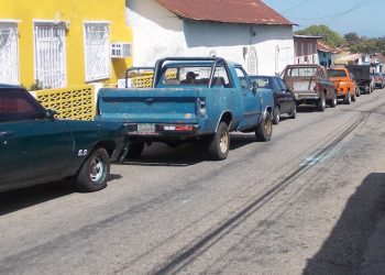 Vendida gasolina a vehículos con terminales de placa nueve y cero