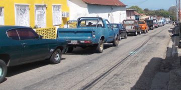 Vendida gasolina a vehículos con terminales de placa nueve y cero