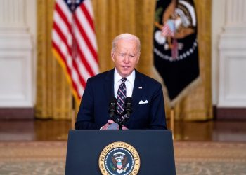 Biden responde a Putin con castigo económico y refuerzo militar del Báltico