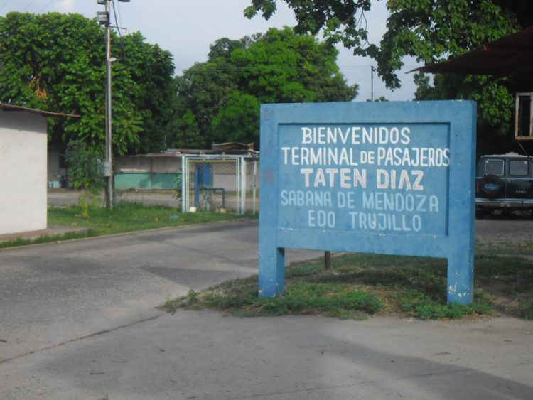 Terminal de pasajeros Tatén Díaz, han sido mejoradas sus salas sanitarias.