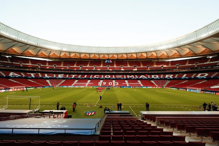 Los jugadores del Atlético de Madrid durante el entrenamiento este martes en el estadio Wanda Metropolitano de Madrid, donde mañana se enfrenta al Manchester United en Liga de Campeones.- EFE / Javier Lizón