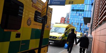 Inglaterra prevé eliminar el aislamiento por covid a finales de febrero