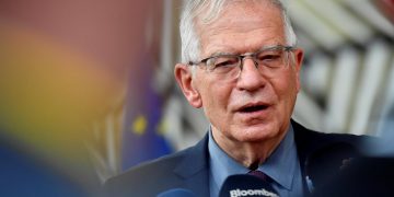 Borrell asegura que «ha empezado el bombardeo» en el este de Ucrania