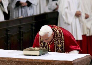 Benedicto XVI pide perdón por los abusos y errores bajo su responsabilidad