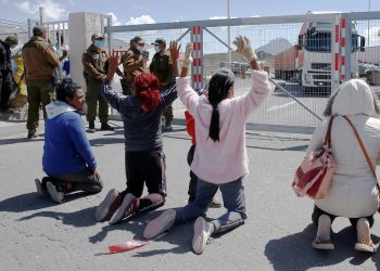Un campamento desbordado y precario espera a los migrantes que llegan a Chile