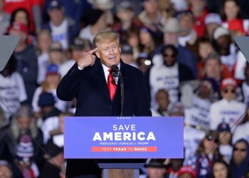Trump lanza su propia red social, «Truth Social», para competir con Twitter