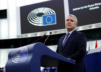 Iván Duque le pide a la UE acelerar el pago de donaciones para los migrantes venezolanos
