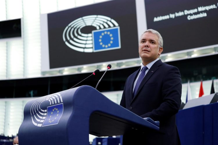 El presidente colombiano Ivan Duque en un discurso ante el pleno del Parlamento Europeo en Estrasburgo este martes. EFE