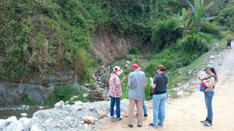 Los integrantes de la comisión inspeccionaron las laderas del río donde se observa la tala indiscriminada