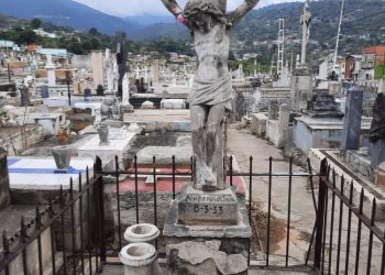 Tumba de Pompeyo Oliva es la  máxima expresión de la desidia