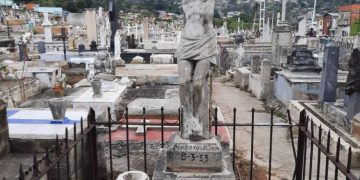 Tumba de Pompeyo Oliva es la  máxima expresión de la desidia