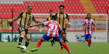El Aurinegro se quedó con el clásico andino