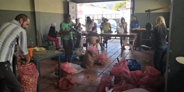 Feria de Hortalizas beneficia consumidores y proporciona fondos para Santuario Menor Beato JGH