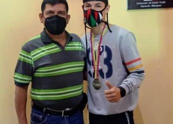 Moisés Trejo, medallista de plata carvajalense, sostuvo encuentro con el alcalde Wilsson Marín