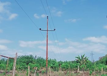 Vecinos denuncian que en La Bajera está a punto de quedar sin servicio eléctrico