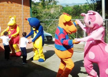 Sonrisas y entretenimiento para niños de las instituciones educativas carvajalenses