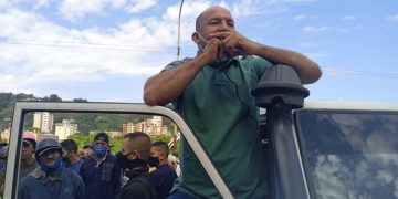 Jefe de la Fapet se reúne con motorizados para coordinar suministro de combustible