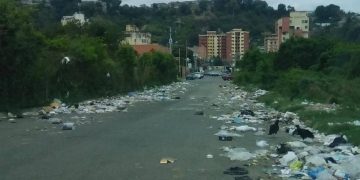 Calle 20 de Valera convertida en un basurero