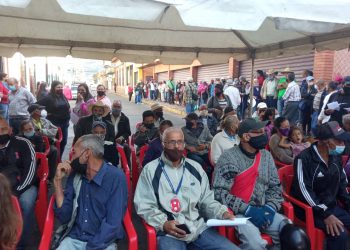 Más de 370 pensionados y jubilados reciben tarjetas de débito en Boconó