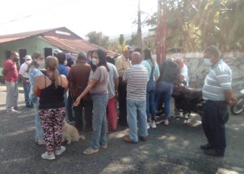 Boconeses protestan por carencia de agua potable