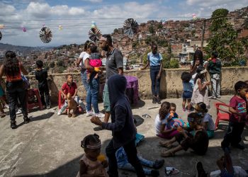 Los venezolanos se disfrazan de ingenio para celebrar el Carnaval
