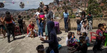 Los venezolanos se disfrazan de ingenio para celebrar el Carnaval