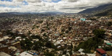 Piden a la Defensoría del Pueblo amparo ante las ocupaciones en Caracas