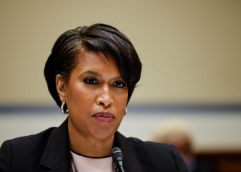 Washington pone fin a la orden de la mascarilla en interiores y la prueba de vacunas