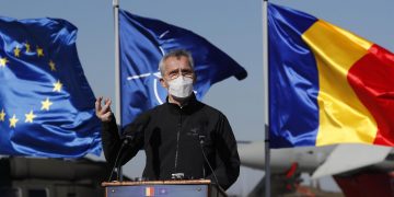 Stoltenberg avisa desde Rumanía del «riesgo real» de una guerra en Ucrania