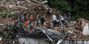 La catástrofe es realmente grande, dice Bolsonaro sobre las lluvias en Petrópolis