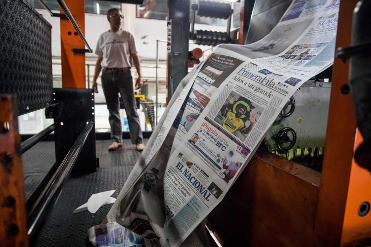 Fotografía de archivo fechada el 14 de diciembre de 2018 que muestra las maquinas rotativas, donde se imprime el diario El Nacional, paradas, en Caracas (Venezuela). EFE/ Miguel Gutiérrez /