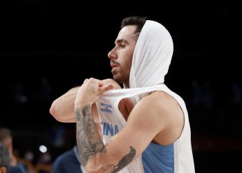 Argentina cae con Venezuela y Brasil se aferra a la cima tras ganar a Uruguay
