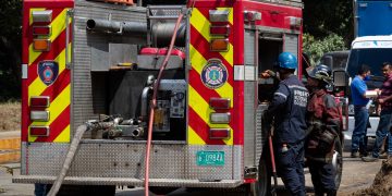 Bomberos venezolanos, inventiva y audacia para salvar al oficio de la crisis