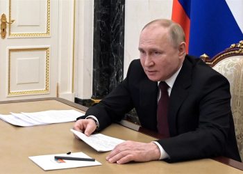 Putin amenaza con arsenal nuclear y Ucrania negociará «sin claudicar»