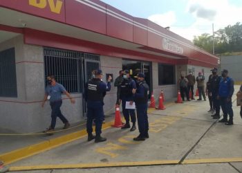 Comandante de las Fapet supervisa entrega de estaciones de servicio a la policía