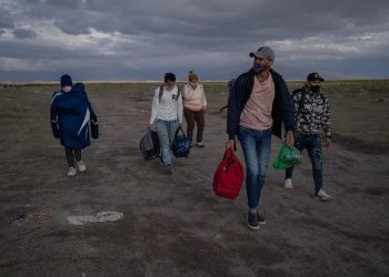 Cientos de migrantes cruzan de forma irregular a Chile en las últimas horas