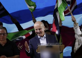 Figueres asegura que «rescatará» a Costa Rica tras avanzar a la segunda ronda