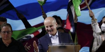 Figueres asegura que «rescatará» a Costa Rica tras avanzar a la segunda ronda