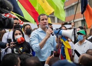 Guaidó propone renovar el liderazgo opositor en su regreso a las calles