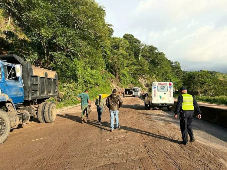 Gobernación del Táchira trabaja en recuperar circulación en zonas afectadas por precipitaciones