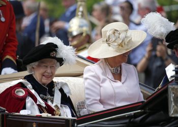 Isabel II prepara su sucesión con un gesto a Carlos en el Jubileo de Platino