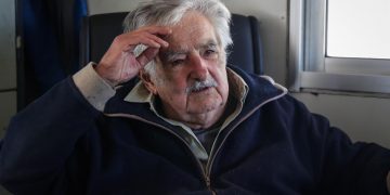 Mujica confía en el «viento fresco» que Gabriel Boric llevará a Chile