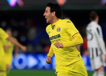 1-1. Vlahovic y Parejo firman el empate en un partido igualado
