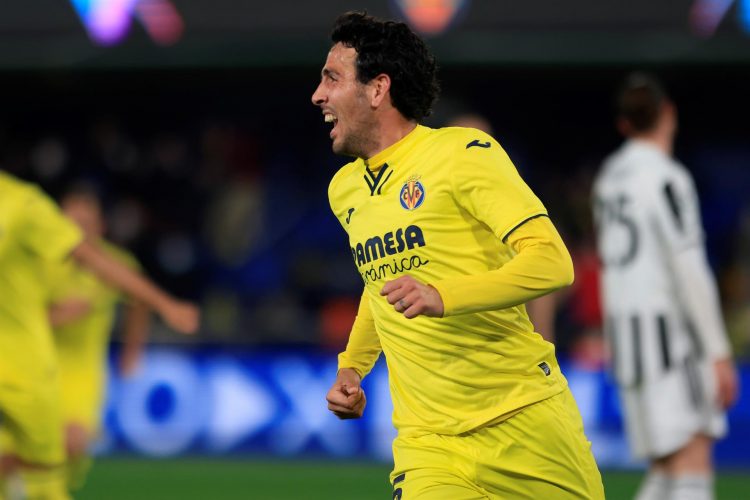 El centrocampista del Villarreal Dani Parejo celebra tras marcar ante la Juventus, durante el partido de ida de los octavos de final de la Liga de Campeones que disputaron en el estadio de La Cerámica, en Villarreal. EFE/
