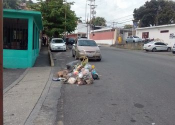 Valera convertida en un gran depósito de basura